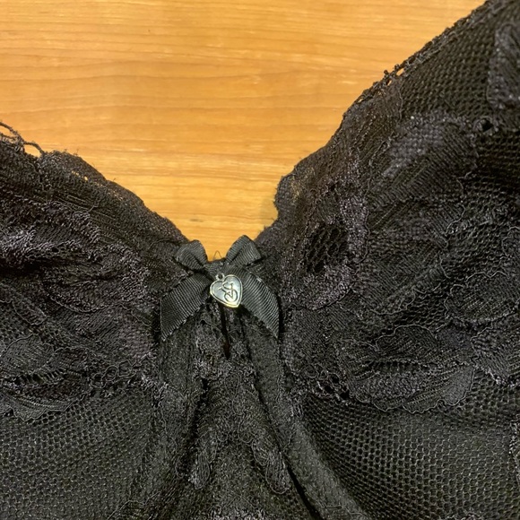 Black Victoria’s Secret 36DDD Bra - Picture 5 of 5